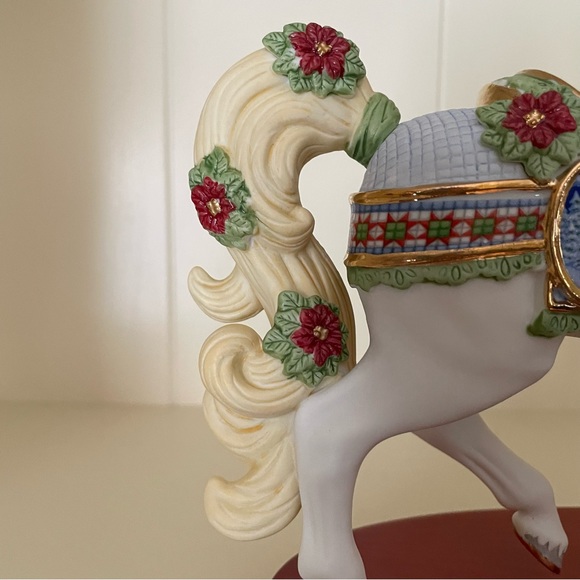 Christmas Lenox Carousel Horse 2014/2015 - Picture 4 of 10